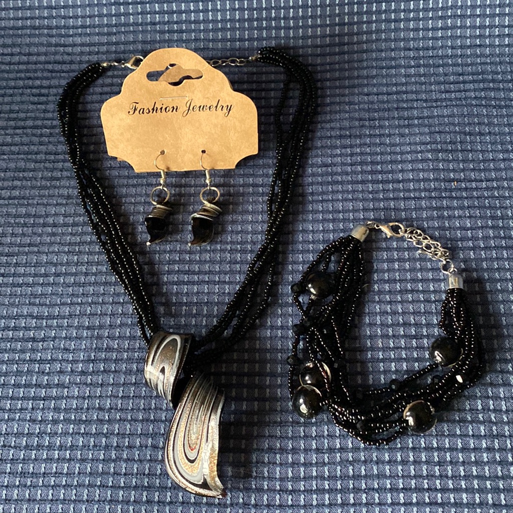 Nwt 3-Piece Black Handblown Glass Fashion Jewelry Set 38$